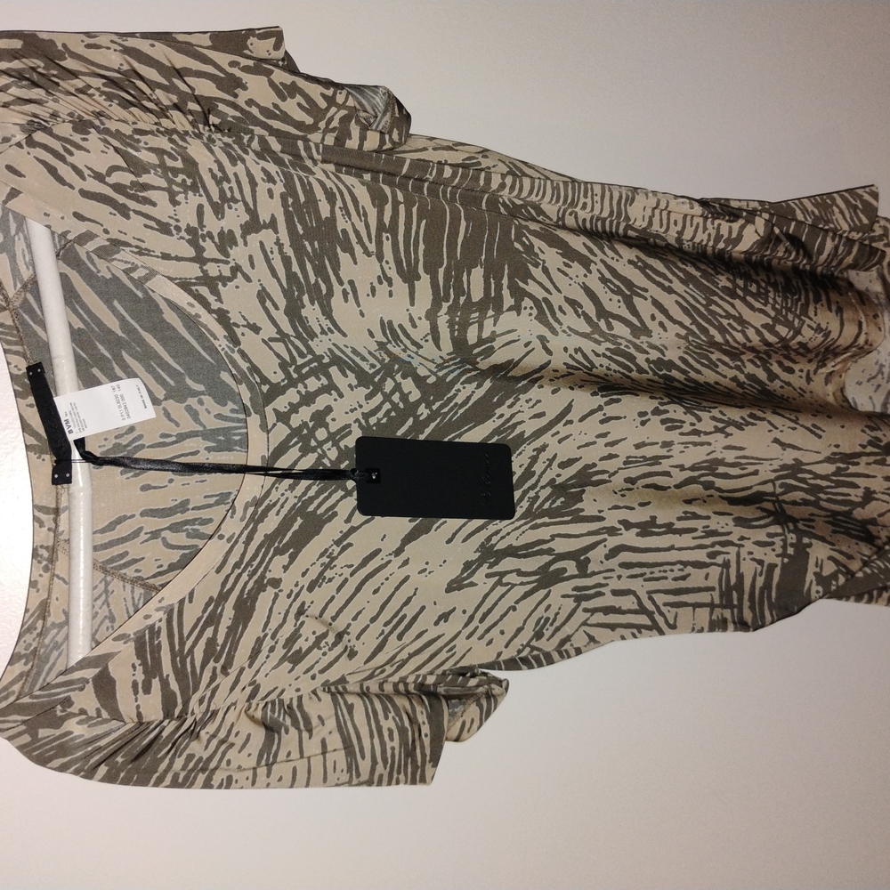 Cream and Brown Graphic Short Sleeve Blouse - Picture 2 of 7